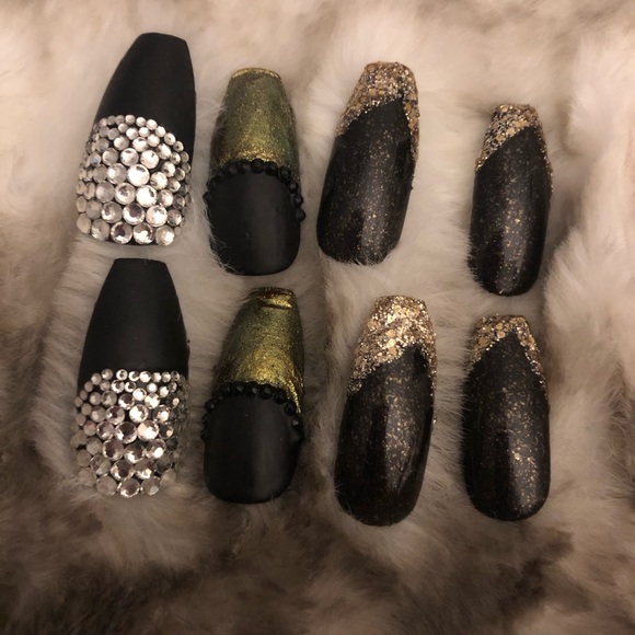 Black and Gold Press on Nails - Picture 6 of 7